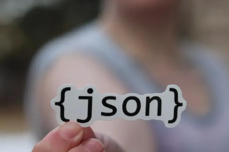 JSON tussen brackets